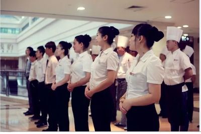 餐飲管理三板斧 績效數(shù)據(jù)化、產(chǎn)品口味標(biāo)準(zhǔn)化、體驗(yàn)超預(yù)期價(jià)值轉(zhuǎn)化價(jià)值成交秒殺策略運(yùn)營決策記錄存檔生成倒推復(fù)盤前置到人
